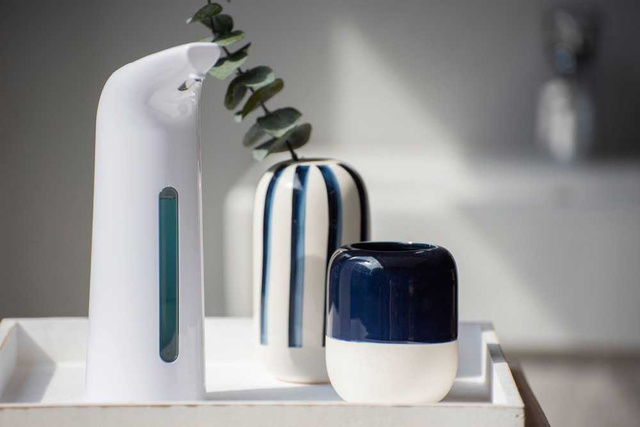 Bezdotykowy dozownik do płynu do dezynfekcji LARINO, z sensorem na podczerwień,400 ml, WENKO